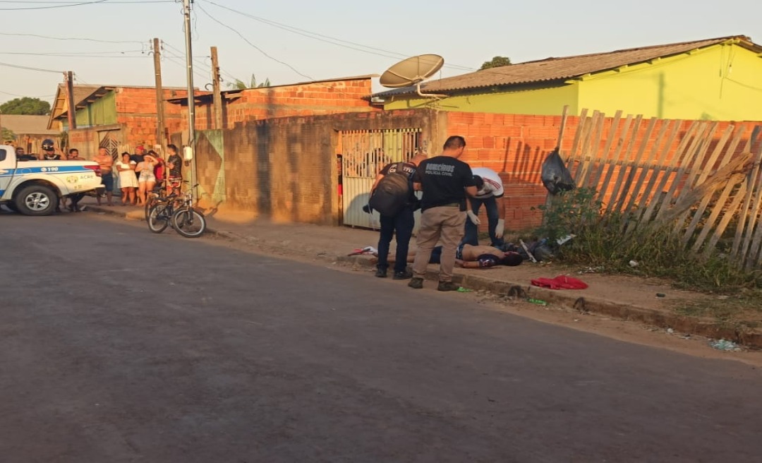 Adolescente de 14 anos é executado com tiros na cabeça, perna e no peito